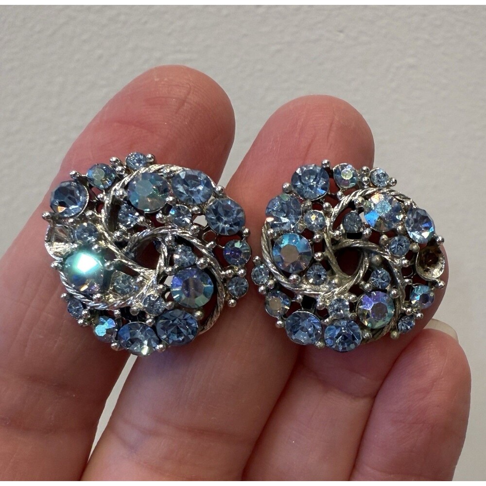 Sparkly! VTG Lisner Lt Blue Aurora Borealis Rhinestone Silver Screwback Earrings